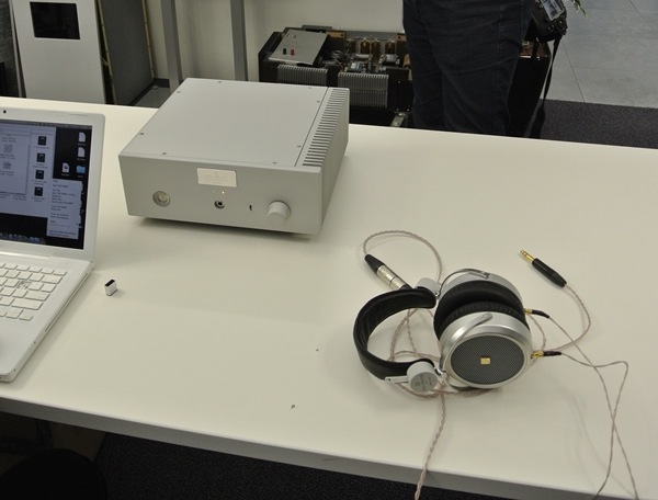 Goldmund headphone and amplifier Telos
