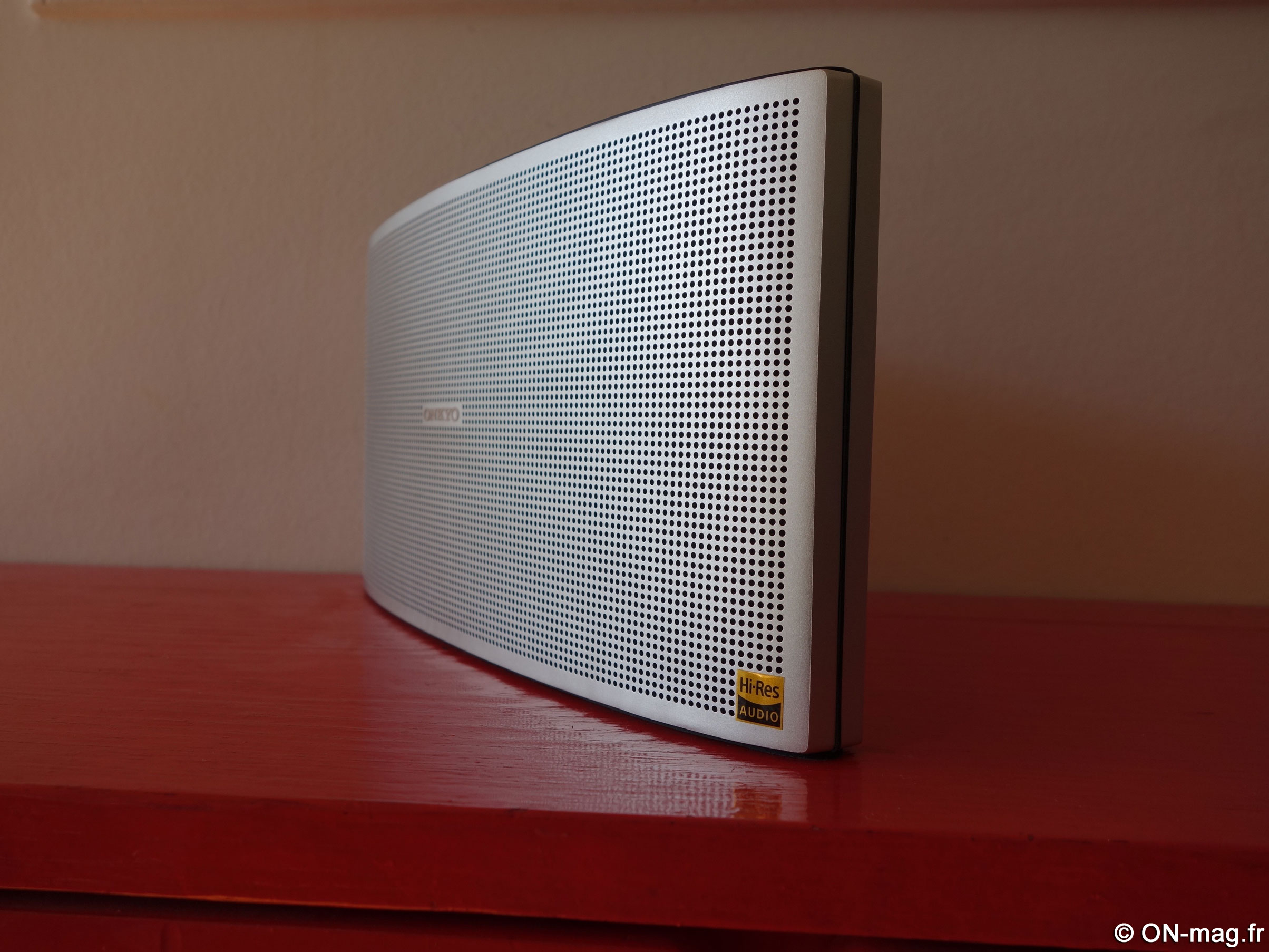 Test Onkyo X9, une enceinte Bluetooth et USB Audio bien propre sur