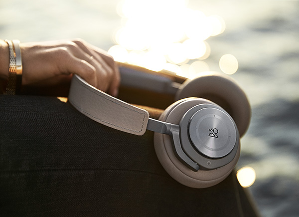 Beoplay H9 ArgillaGrey on mag