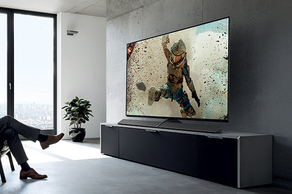 [IFA2017] Panasonic TV-EZ1000 : un gigantesque téléviseur OLED 4K de 1,95m de diagonale