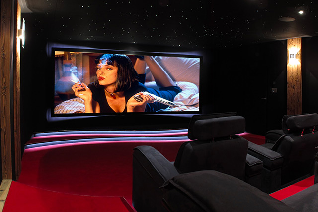 L'installation de la semaine : fauteuils motorisés et animés dans une salle home cinéma signée Votre Cinéma