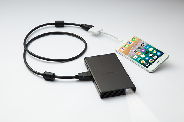 Sony propose un micro vidéoprojecteur de la taille d'un smartphone pour des images de 3 mètres