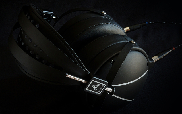 Audeze LCD2 Closed Back ImageOnBlack2 Digital