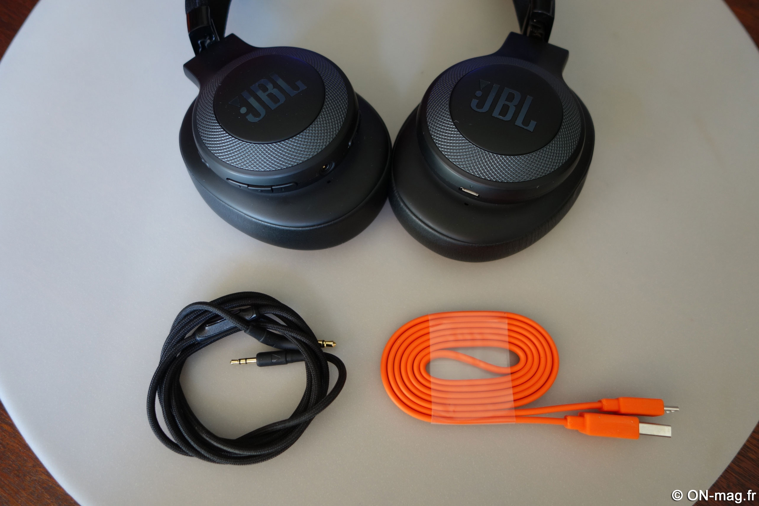 Test JBL E45BT : un casque Bluetooth aussi adolescent que sa cible