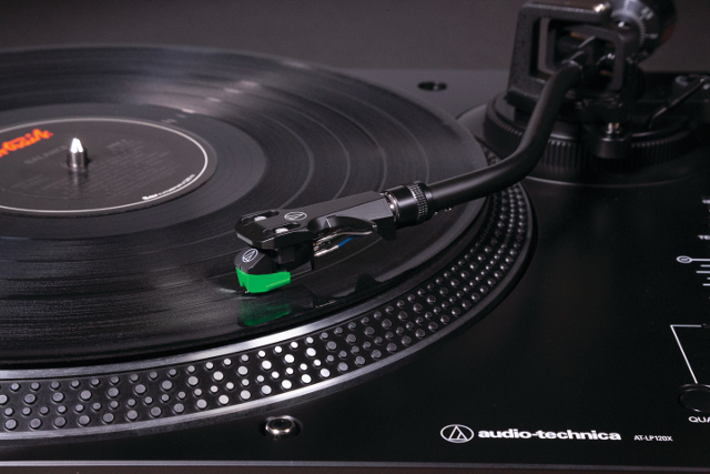 AudioTechnica ATLP120 platine vinyle DJ 01