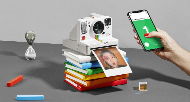 Polaroid Originals OneStep White instantane connecte argentique Bluetooth 01