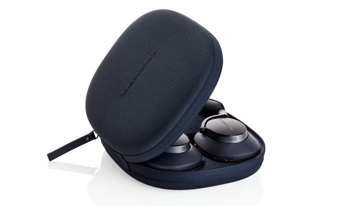 Bowers And Wilkins PX8 007 01