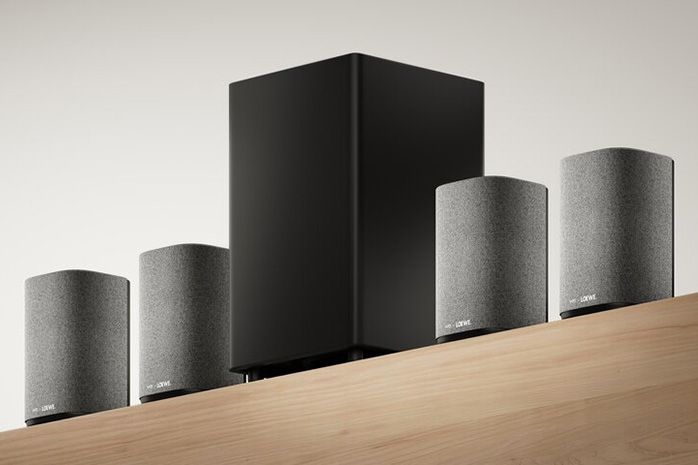 Loewe We. BOOST : quatre enceintes et un caisson pour du home cinema en Dolby Atmos sans fil